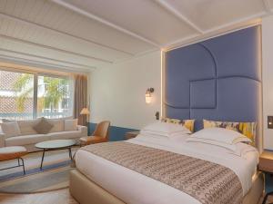 Ein Bett oder Betten in einem Zimmer der Unterkunft Mövenpick Hotel Beirut