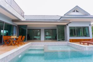 Πισίνα στο ή κοντά στο Seashine Private Pool Villa at Klong Muang