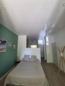 Ένα ή περισσότερα κρεβάτια σε δωμάτιο στο Villa Manoa +14 φωτογραφίες