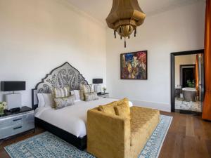 Postel nebo postele na pokoji v ubytování Fairmont Tazi Palace Tangier
