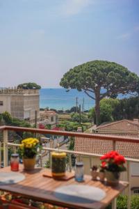 Μπαλκόνι ή βεράντα στο Cannes Sea View, by Beach, Private Room in Shared 3-Bedroom Apartment, Private Bathroom & Balcony,, Chambre avec salle de bain privative & balcon, chez l'habitant