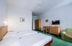 Postel nebo postele na pokoji v ubytování Hotel Mlýn
