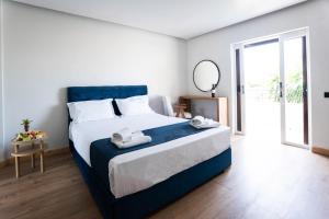 Postel nebo postele na pokoji v ubytování Corfu Acharavi Hotel