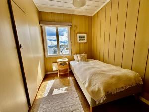 Ένα ή περισσότερα κρεβάτια σε δωμάτιο στο Waterfront house with sun all day