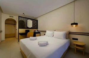 Postel nebo postele na pokoji v ubytování Corfu Acharavi Hotel