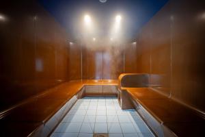 a small bathroom with a bench and a toilet at Résidence Prestige Odalys Le Domaine des Pins in Noirmoutier-en-l'lle