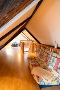 a bedroom with a bed in a attic at Grand duplex en plein centre in Cernay