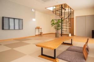 A seating area at 風香る森のホテル鈴桃rindou