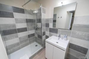 Koupelna v ubytování Résidence Vacancéole La Perrière