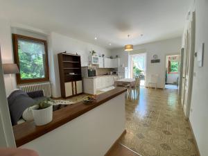 a large living room with a kitchen and a dining room at Stazione 8 in Aurisina
