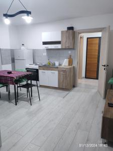 Kuchyň nebo kuchyňský kout v ubytování Mara