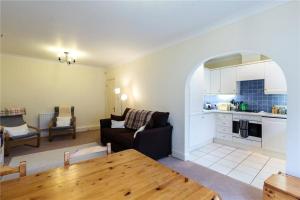 Dapur atau dapur kecil di Central & Modern Apartment by the River Thames