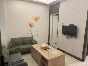 TV a/nebo společenská místnost v ubytování Tilon Hotel