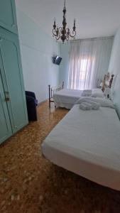 Ένα ή περισσότερα κρεβάτια σε δωμάτιο στο Da nonna Santa Home & Private Parking