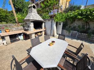 Patio alebo iná vonkajšia časť ubytovania DAMIR 2+2 more
