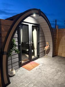 Fotografie z fotogalerie ubytování The Garden Pod with Private Hot Tub v destinaci Ballymagan