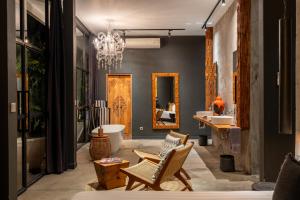 Kamar mandi di Rouge - Loft Dimanisa +37 foto