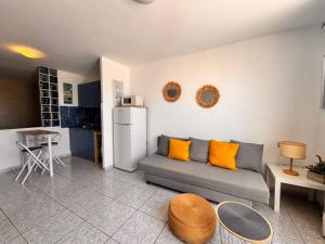 Kuchnia lub aneks kuchenny w obiekcie Palm Garden Apartment