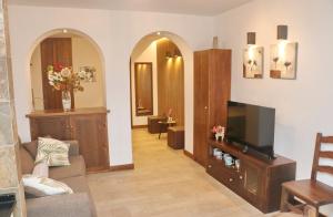 A television and/or entertainment centre at Estudio en el centro de Conil