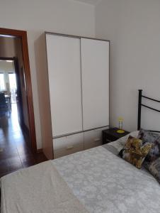 Nice Lake view apartment客房内的一张或多张床位
