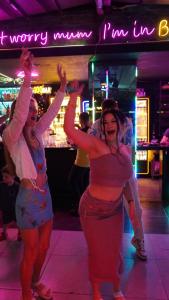 Επισκέπτες που μένουν στο Cle Beach Boutique Hotel