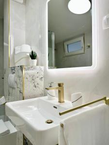 Ένα μπάνιο στο Luxury Pearl Seaside Apartment +18 φωτογραφίες