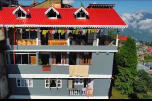 Nespecifikovaný výhled na hory nebo výhled na hory při pohledu z hotelu