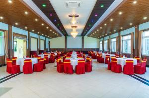 Nhà hàng/khu ăn uống khác tại Lumbini Green Resort, Chandrauta +72 ảnh