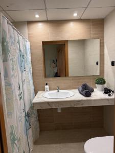 Bilik mandi di Apartamento la tierra +3 gambar