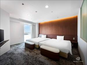 Postel nebo postele na pokoji v ubytování Daiwa Roynet Hotel Numazu + 37 fotografií