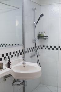 Hongdae apartment 1min subway ChaCha Stay的一间浴室
