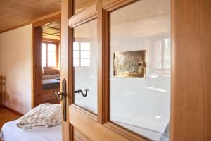 Postel nebo postele na pokoji v ubytování Bauernhaus am Pfänderhang mit Seeblick