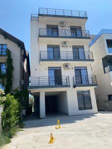 a building with a yellow fire hydrant in front of it at Gut Aydin in Mamaia Nord