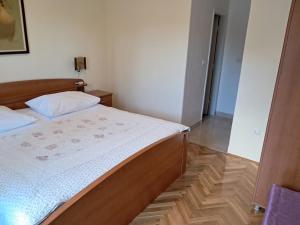 Postel nebo postele na pokoji v ubytování Apartments Melinda