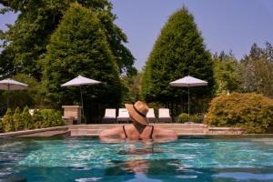 Bazén v ubytování Lucknam Park Hotel nebo v jeho okolí