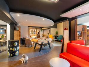 Posezení v ubytování ibis styles Brive Ouest