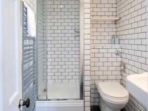 Un baño de 6 Bed in Polruan 75581