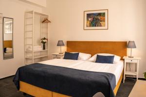 Postel nebo postele na pokoji v ubytování BlueBell Hotel
