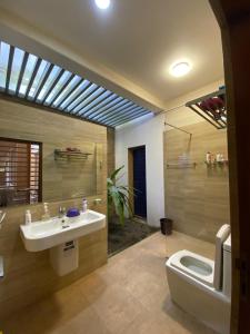 a bathroom with a sink and a toilet at La Vie Pearl- Private Villa- Kadawatha in Kadawata +40 photos