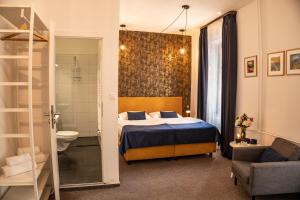 Postel nebo postele na pokoji v ubytování BlueBell Hotel