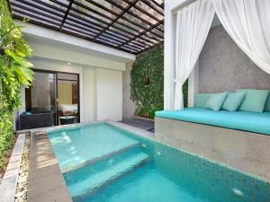 Bazén v ubytování Mercure Bali Legian nebo v jeho okolí