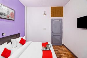 Postel nebo postele na pokoji v ubytování Hotel O Jps The Town