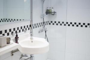 Hongdae apartment 1min subway ChaCha Stay的一间浴室