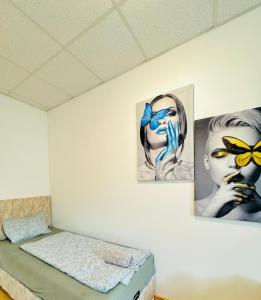 Ein Bett oder Betten in einem Zimmer der Unterkunft Stylish 2BR Shared Apt, Sleeps 6 Direct City Access