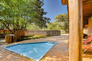 Πισίνα στο ή κοντά στο Bush Lodge Retreat Villa 29