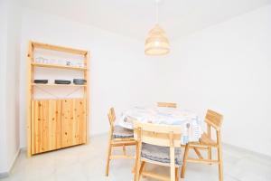 a dining room with a table and chairs at Expoholidays - Galeon 46 Puerto Deportivo in El Ejido +6 photos