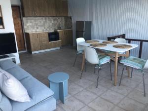 Cucina o angolo cottura di Azure Horizon