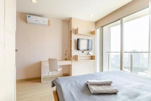 Postel nebo postele na pokoji v ubytování Super City View Room, Swimming Pool,Gym,150m walk to BTS + 33 fotografií