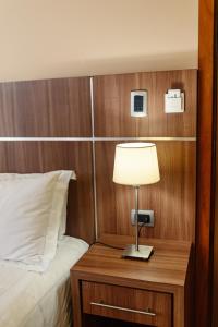 Rúm í herbergi á Bella Vista Hotel - Encarnación