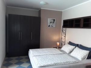 Posteľ alebo postele v izbe v ubytovaní Góry Sowie - Apartament na parterze z parkingiem